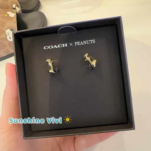NWT Coach X Peanuts Snoopy Stud Earrings Gold/Black CCA49 - Picture 2 of 7